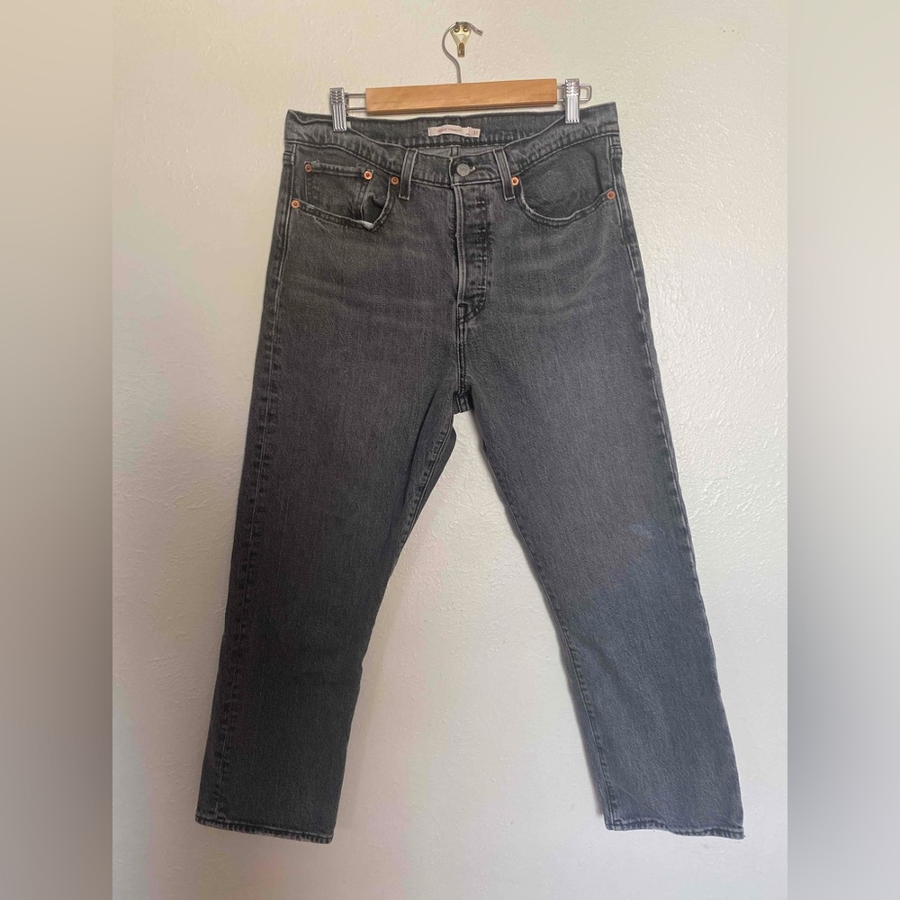 Levi’s black wedgie straight jeans size 31